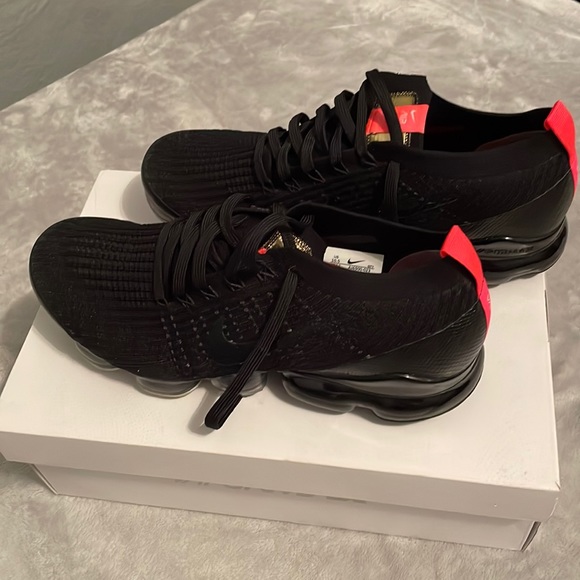Nike Other - Selling these pair & only used 3 times the most they’re black & size 10.5 us